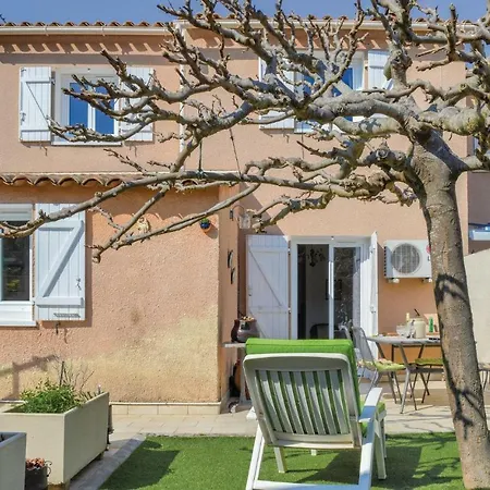Awesome In Carcopino With 2 Bedrooms بيت للعطل