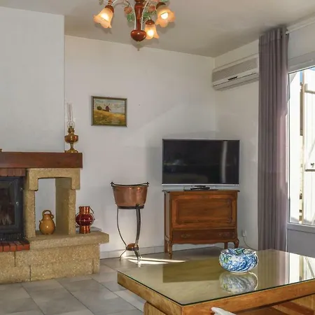 Awesome In Carcopino With 2 Bedrooms بيت للعطل *