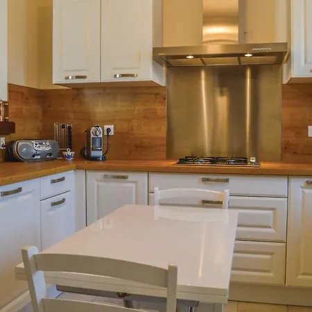 Awesome In Carcopino With 2 Bedrooms Ferienhaus *